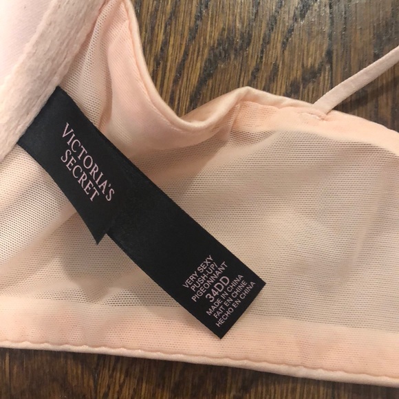 VS NWOT - 34DD Very Sexy Push-up w/front closure - Picture 5 of 8